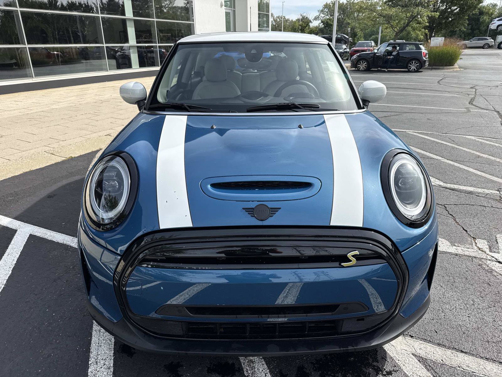 Used 2024 MINI Cooper SE FWD image 3