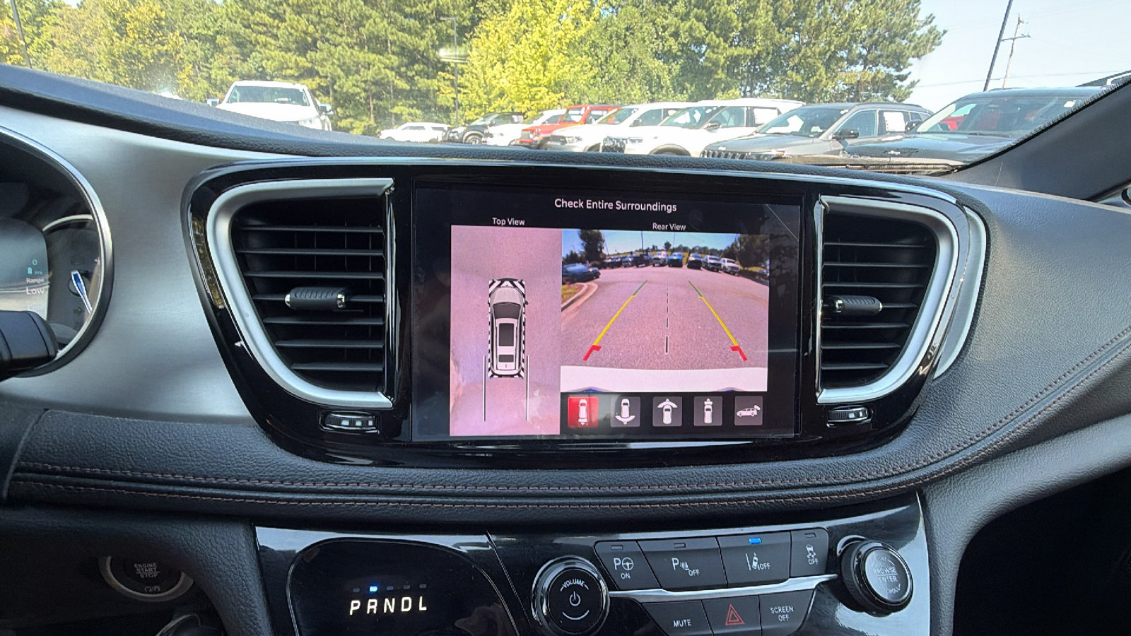 Used 2024 Chrysler Pacifica Pinnacle FWD image 34