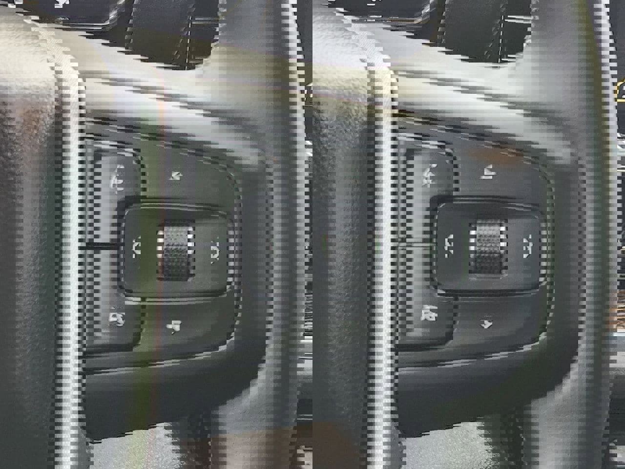 Used 2025 GMC Sierra 1500 Elevation image 27