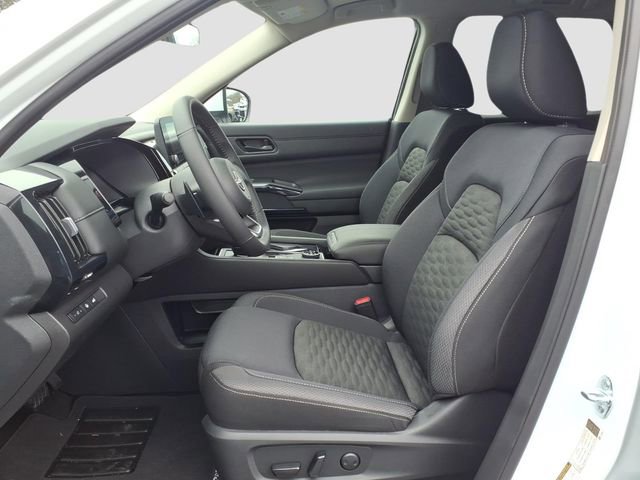 Used 2025 Nissan Pathfinder SV w/ Black Appearance Package image 6