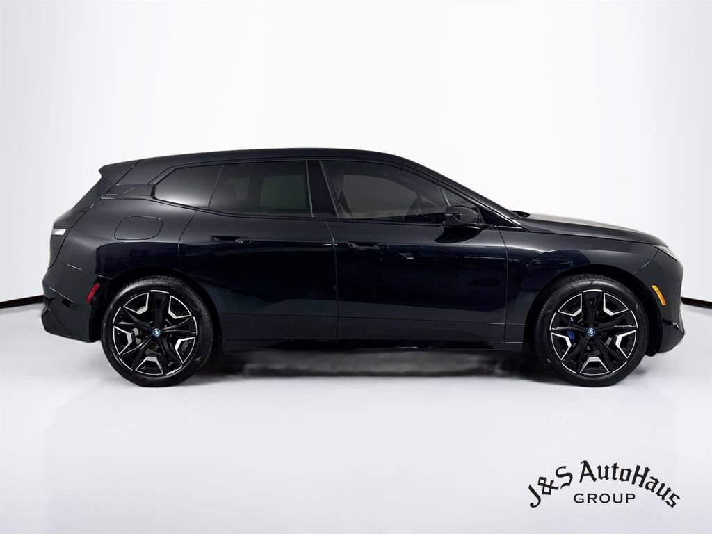 Used 2024 BMW iX xDrive50 w/ Sport Package AWD/4WD image 8
