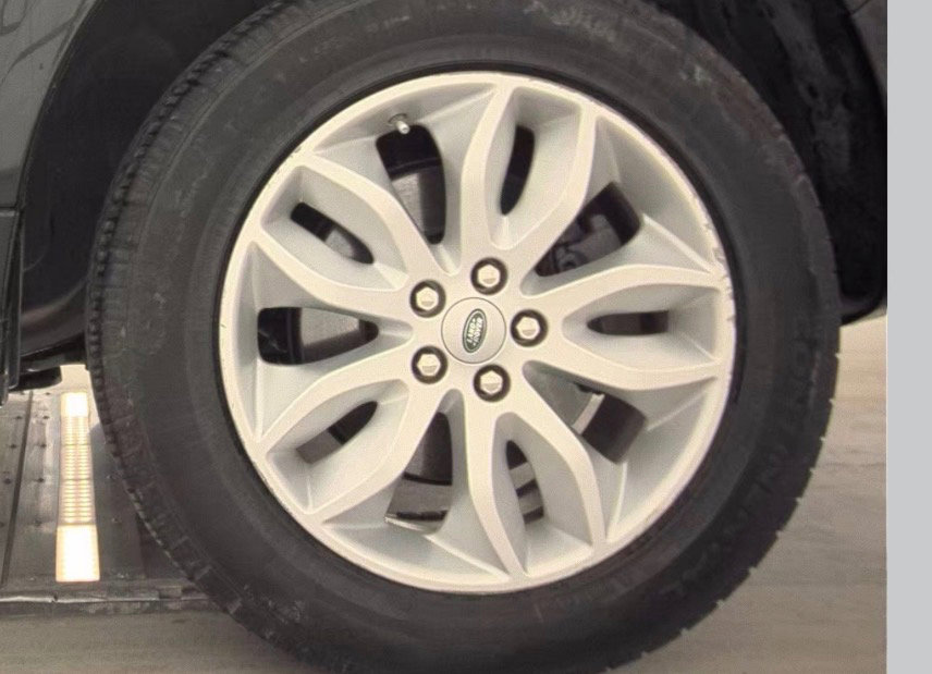 Used 2013 Land Rover LR2 image 12