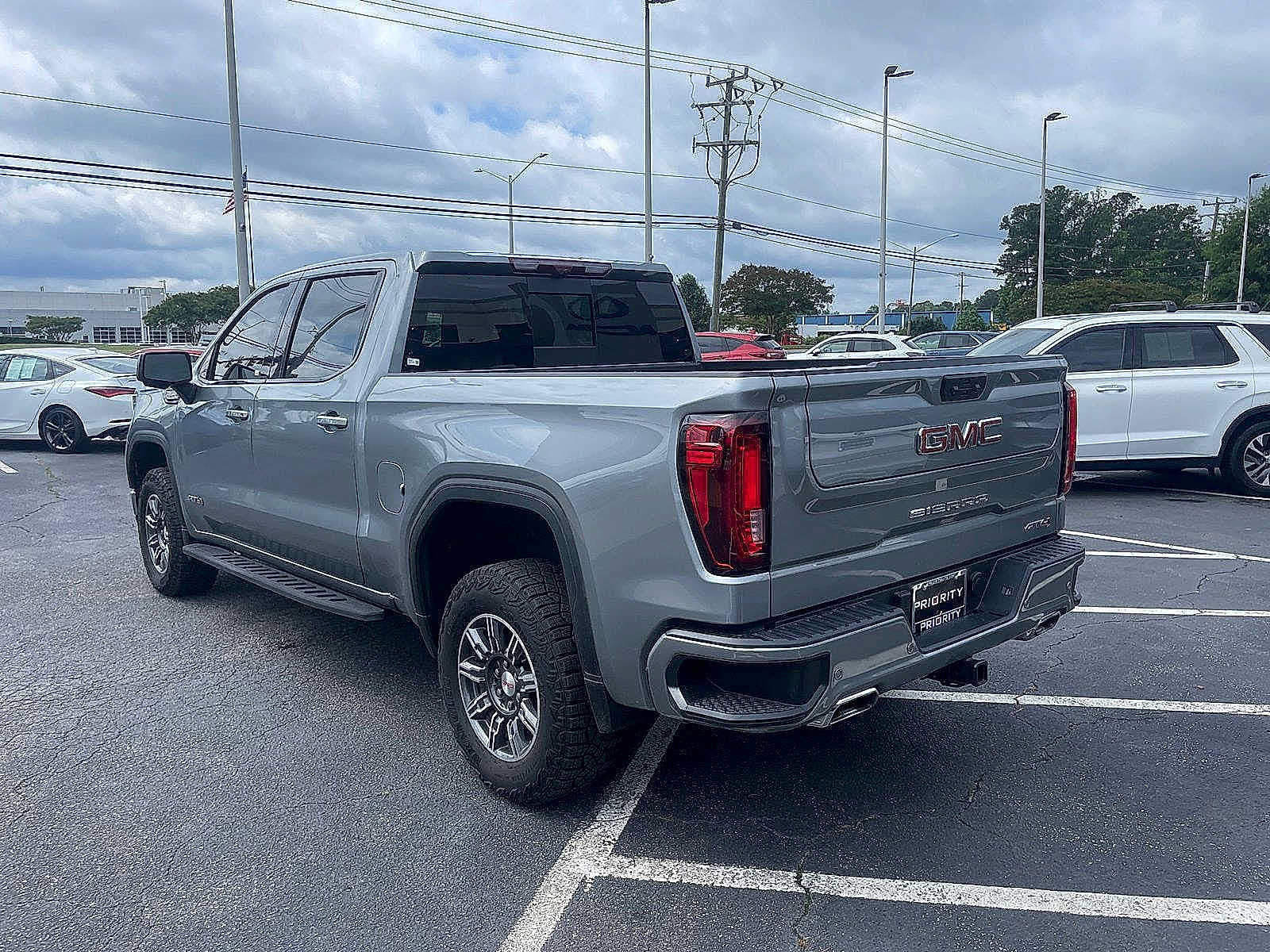 Used 2024 GMC Sierra 1500 AT4 w/ Technology Package AWD/4WD image 4