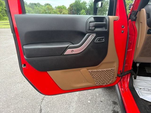 Used 2017 Jeep Wrangler Unlimited Rubicon w/ Connectivity Group AWD/4WD image 11