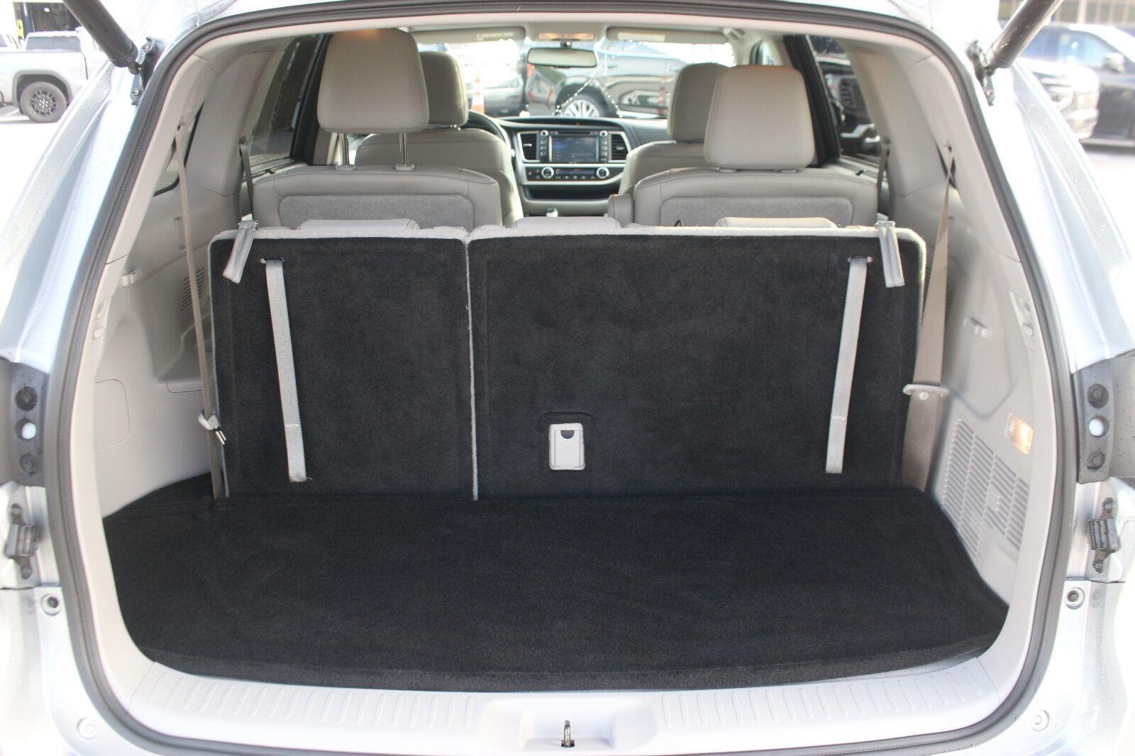 Used 2015 Toyota Highlander XLE FWD image 10