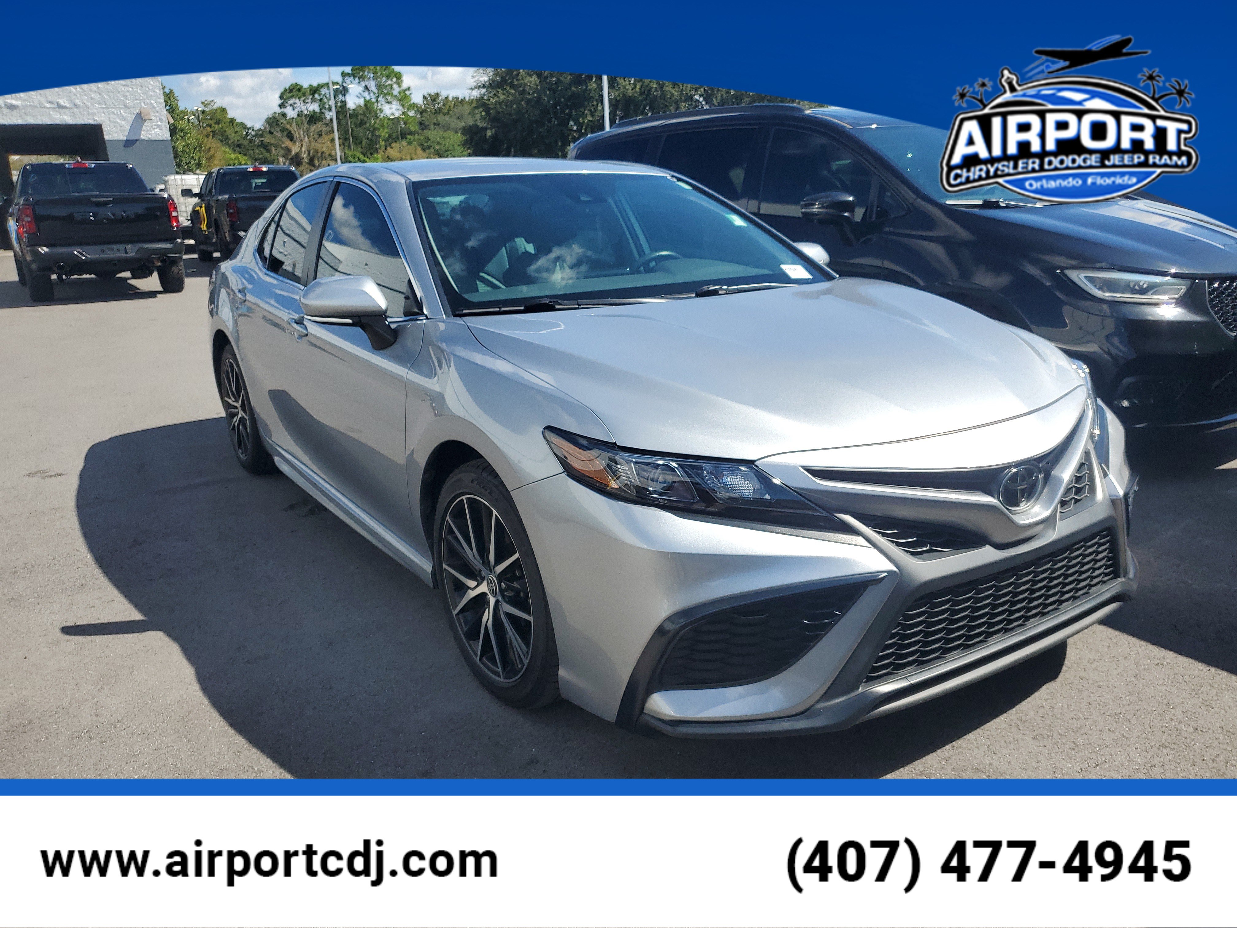 Used 2024 Toyota Camry SE w/ Convenience Package FWD image 1