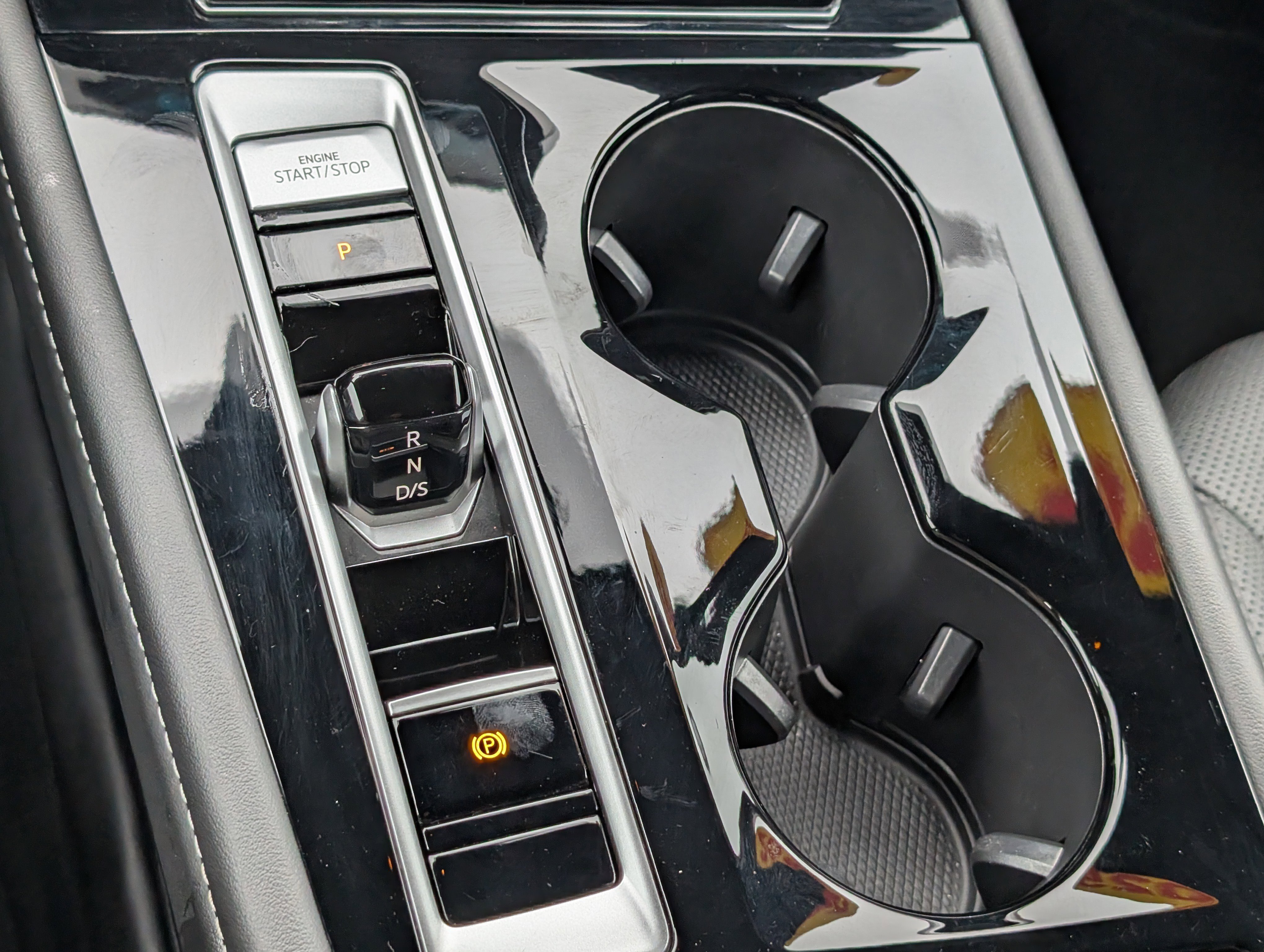 Used 2025 Volkswagen Atlas Cross Sport SE image 24