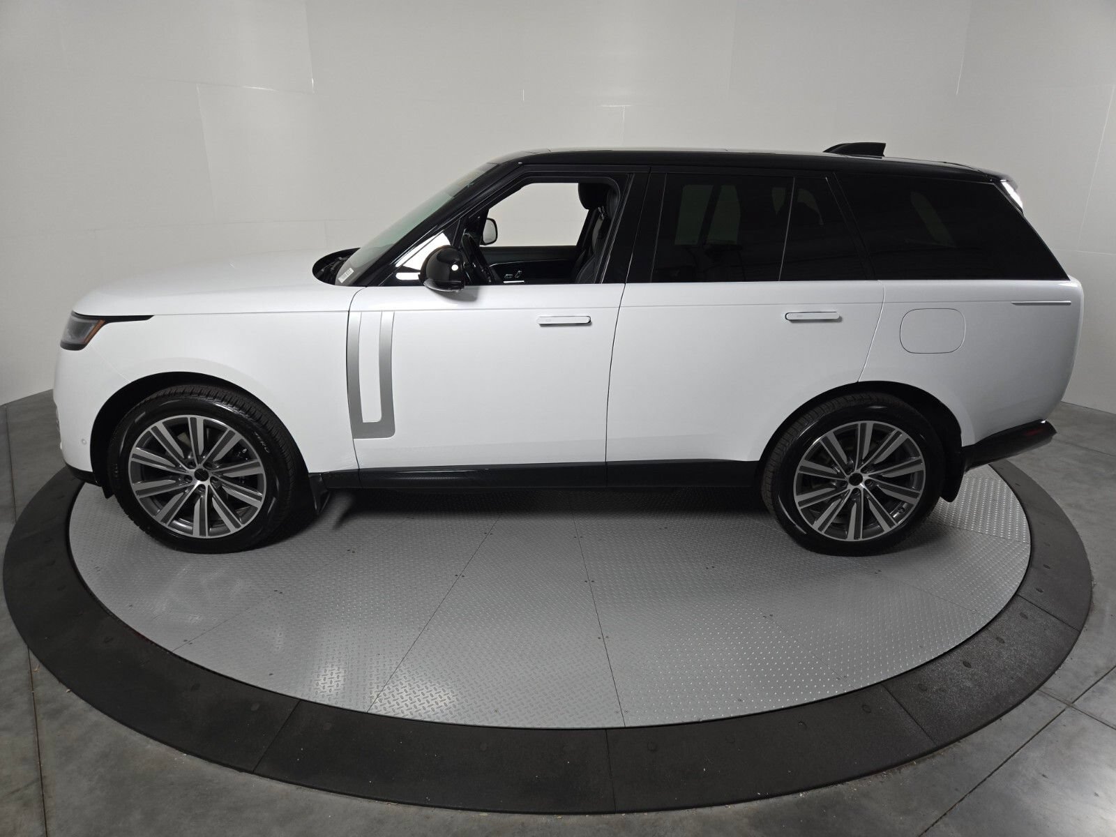 New 2026 Land Rover Range Rover Autobiography AWD/4WD image 35