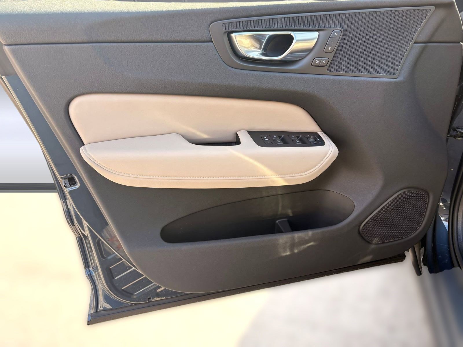 New 2026 Volvo XC60 T8 Plus w/ Climate Package image 19