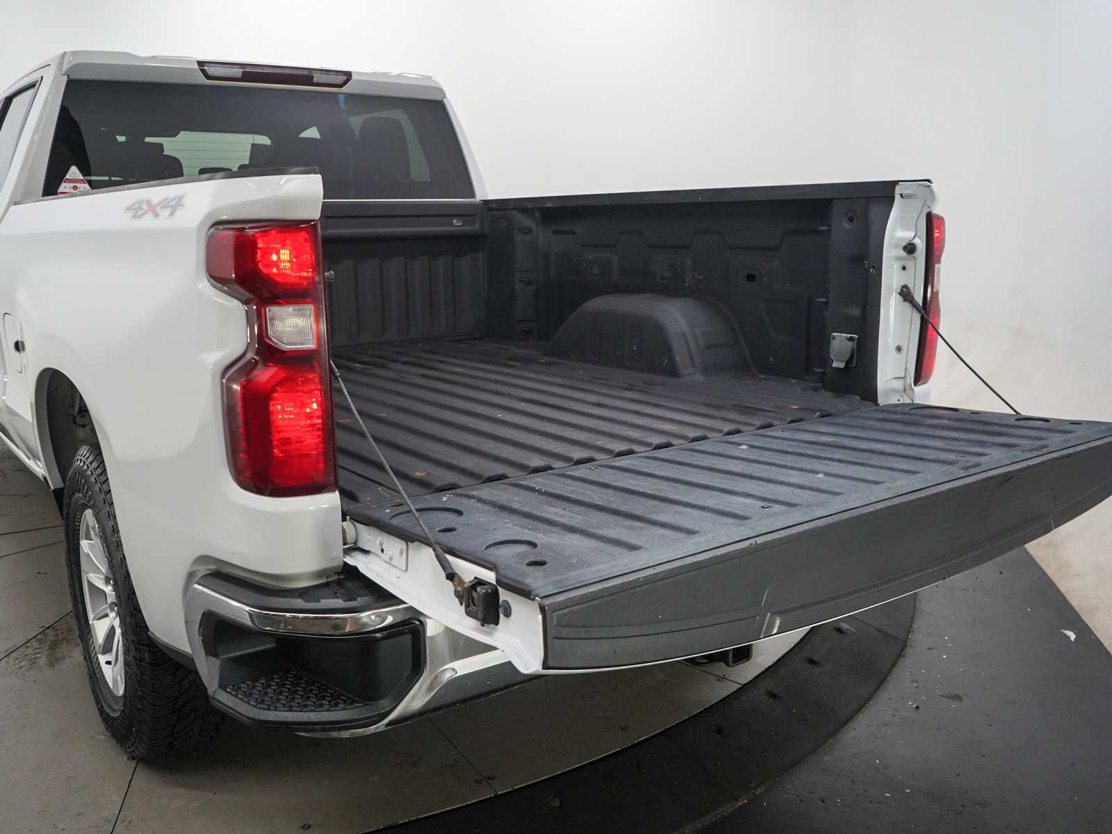 Used 2019 Chevrolet Silverado 1500 LT w/ Fleet Comfort Package AWD/4WD image 9