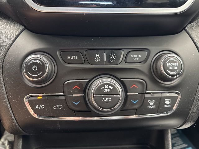 Used 2021 Jeep Cherokee Limited image 24