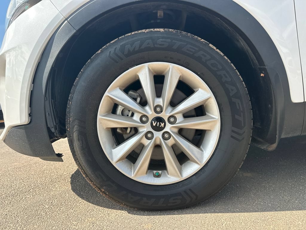 Used 2019 Kia Sorento FWD V6 image 11