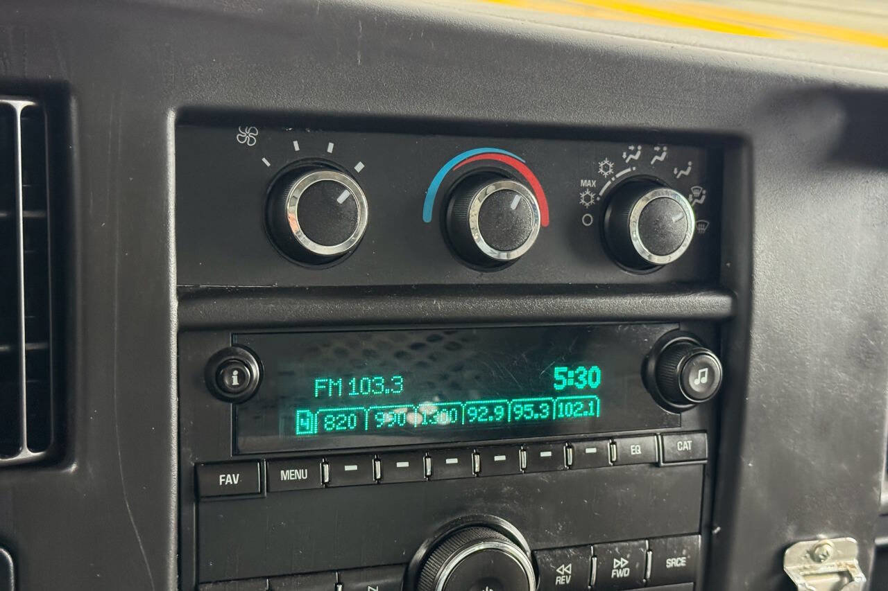 Used 2017 Chevrolet Express 2500 image 28