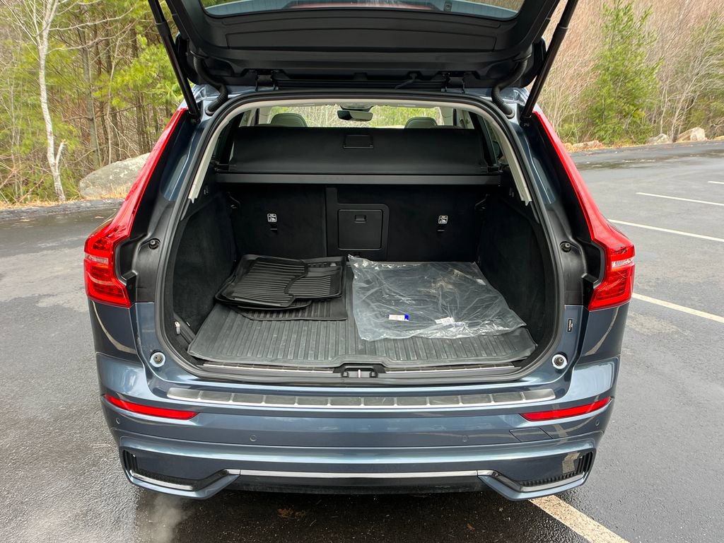 Used 2023 Volvo XC60 B5 Plus w/ Climate Package image 24