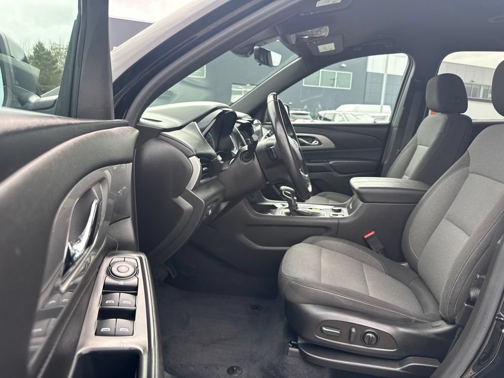 Certified 2022 Chevrolet Traverse LT w/ Midnight/Sport Edition AWD/4WD image 7