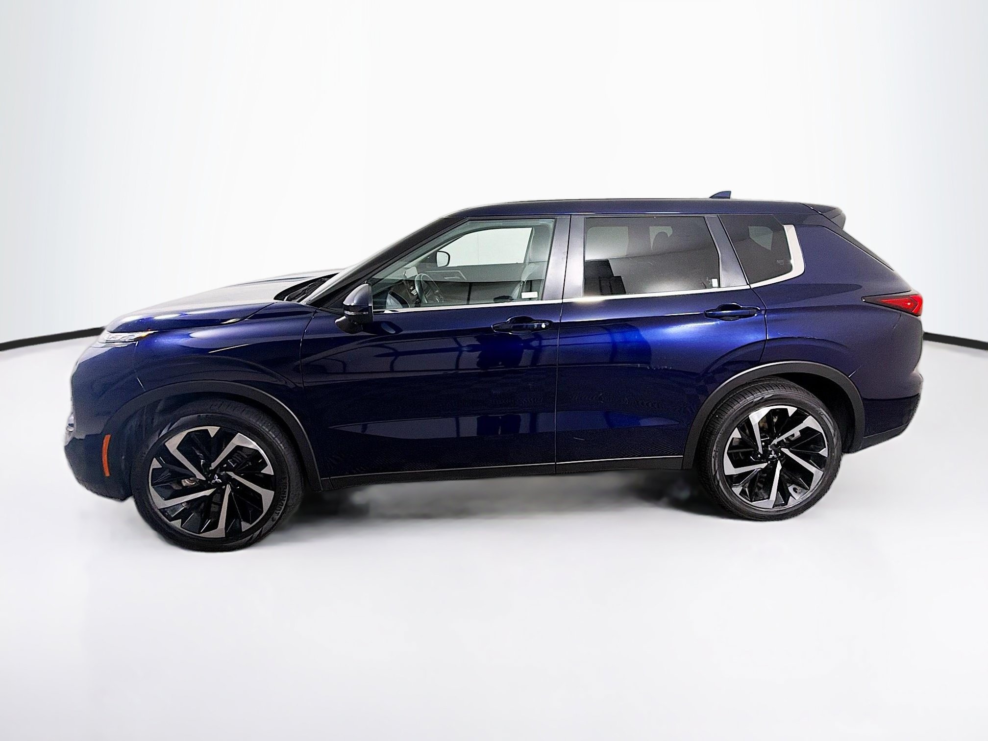 Used 2024 Mitsubishi Outlander SE FWD image 4