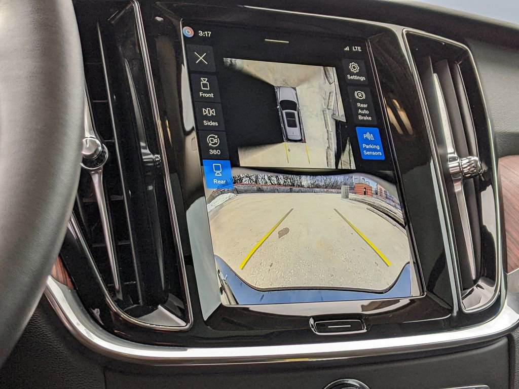 Certified 2025 Volvo V60 B5 Cross Country Plus image 17