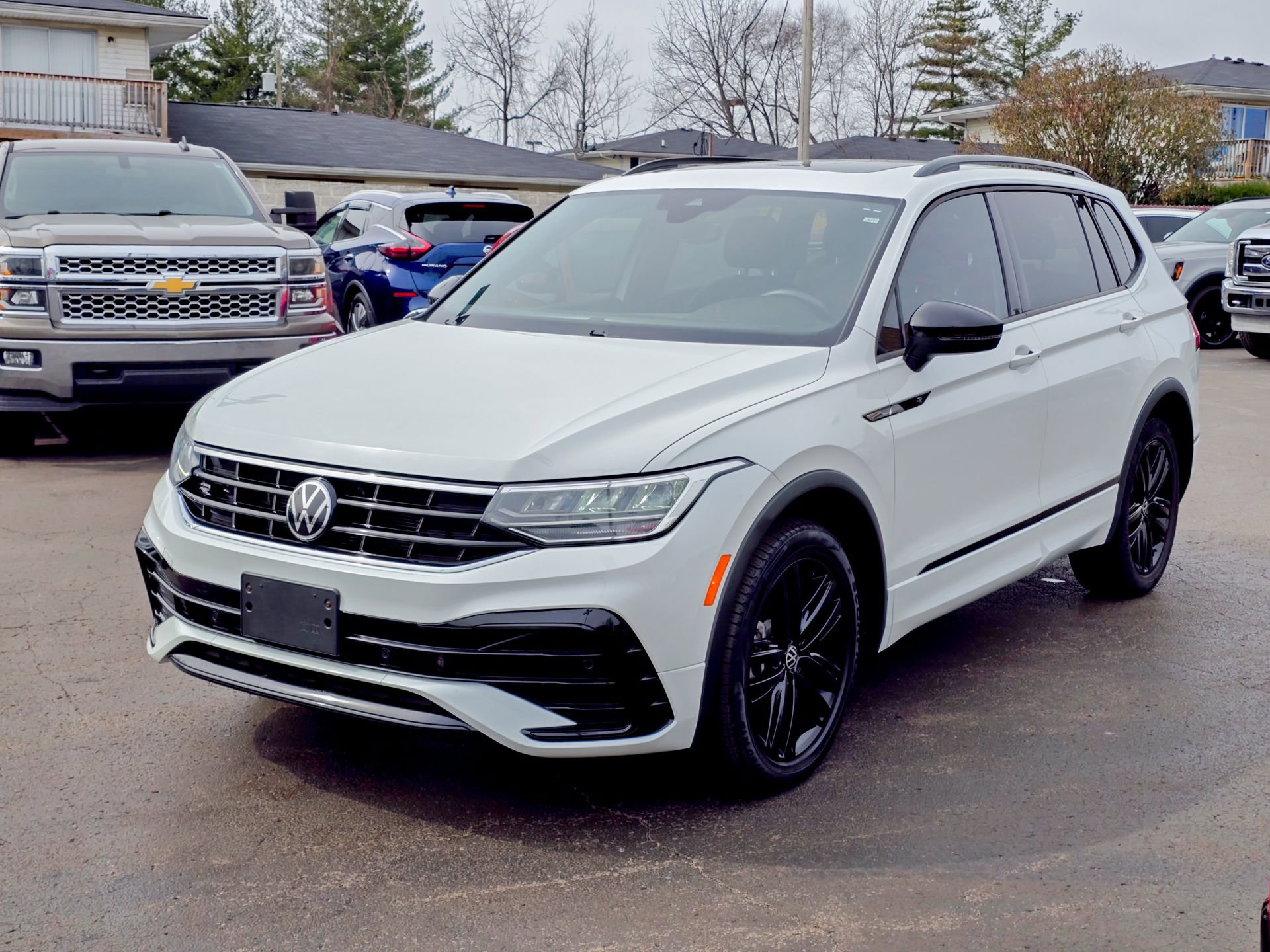 Used 2022 Volkswagen Tiguan SE R-Line image 9