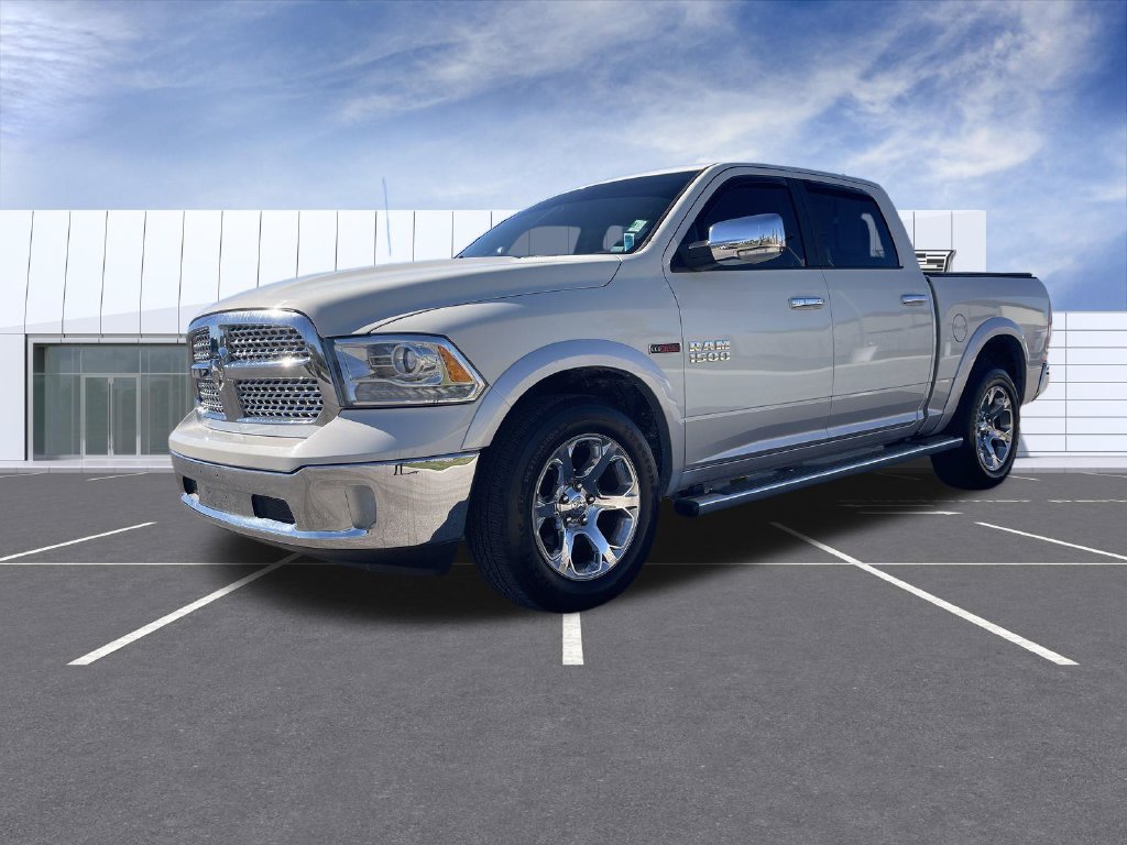 Used 2018 RAM 1500 Laramie w/ Convenience Group AWD/4WD image 4