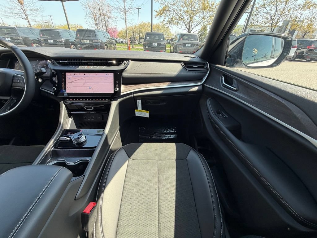 New 2026 Jeep Grand Cherokee Altitude AWD/4WD image 13