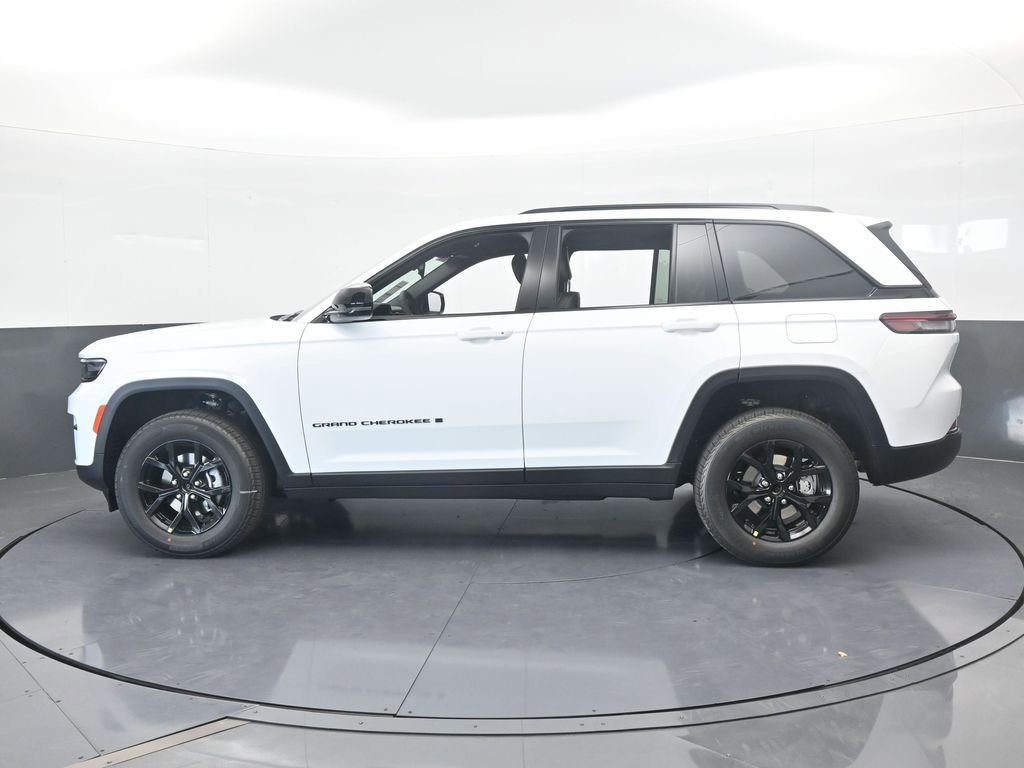 New 2025 Jeep Grand Cherokee Altitude image 3