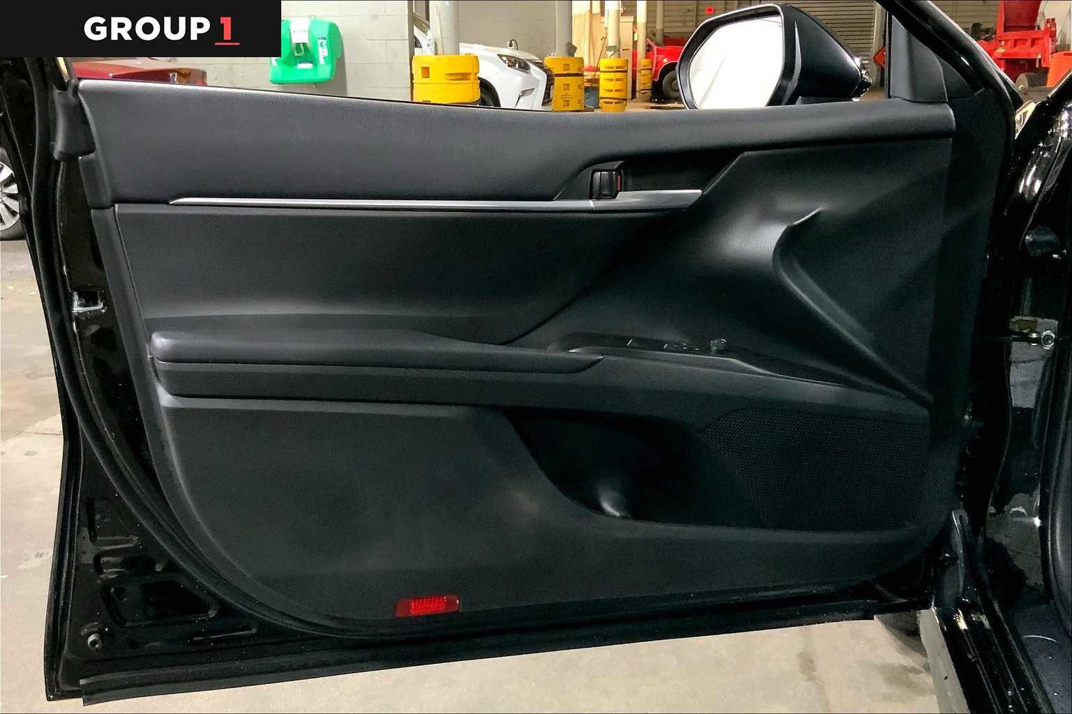 Used 2021 Toyota Camry SE w/ Cold Weather Package image 21