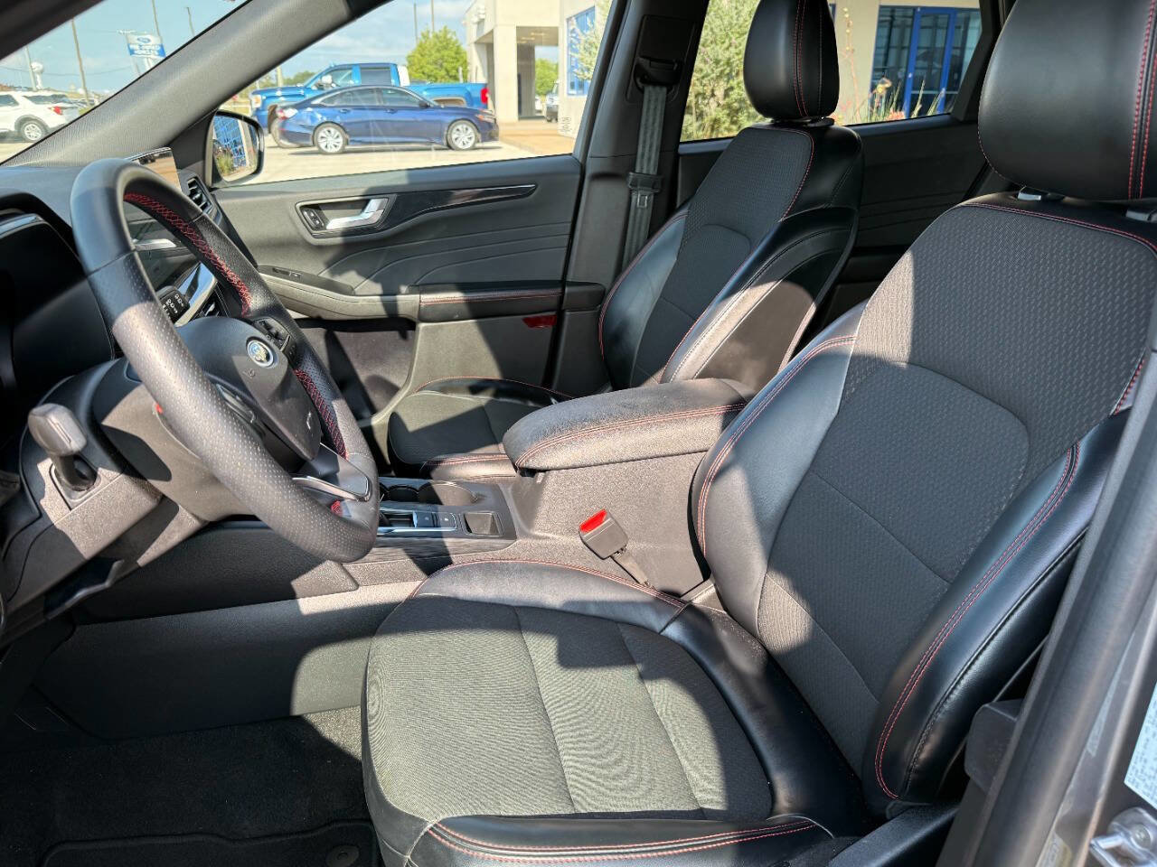 Used 2024 Ford Escape ST-Line w/ Tech Pack #1 FWD image 9