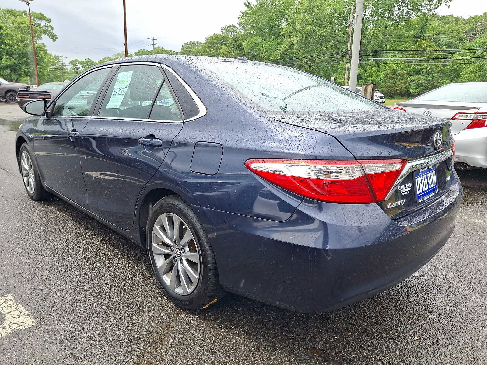 Used 2015 Toyota Camry XLE w/ Moonroof Package FWD image 4