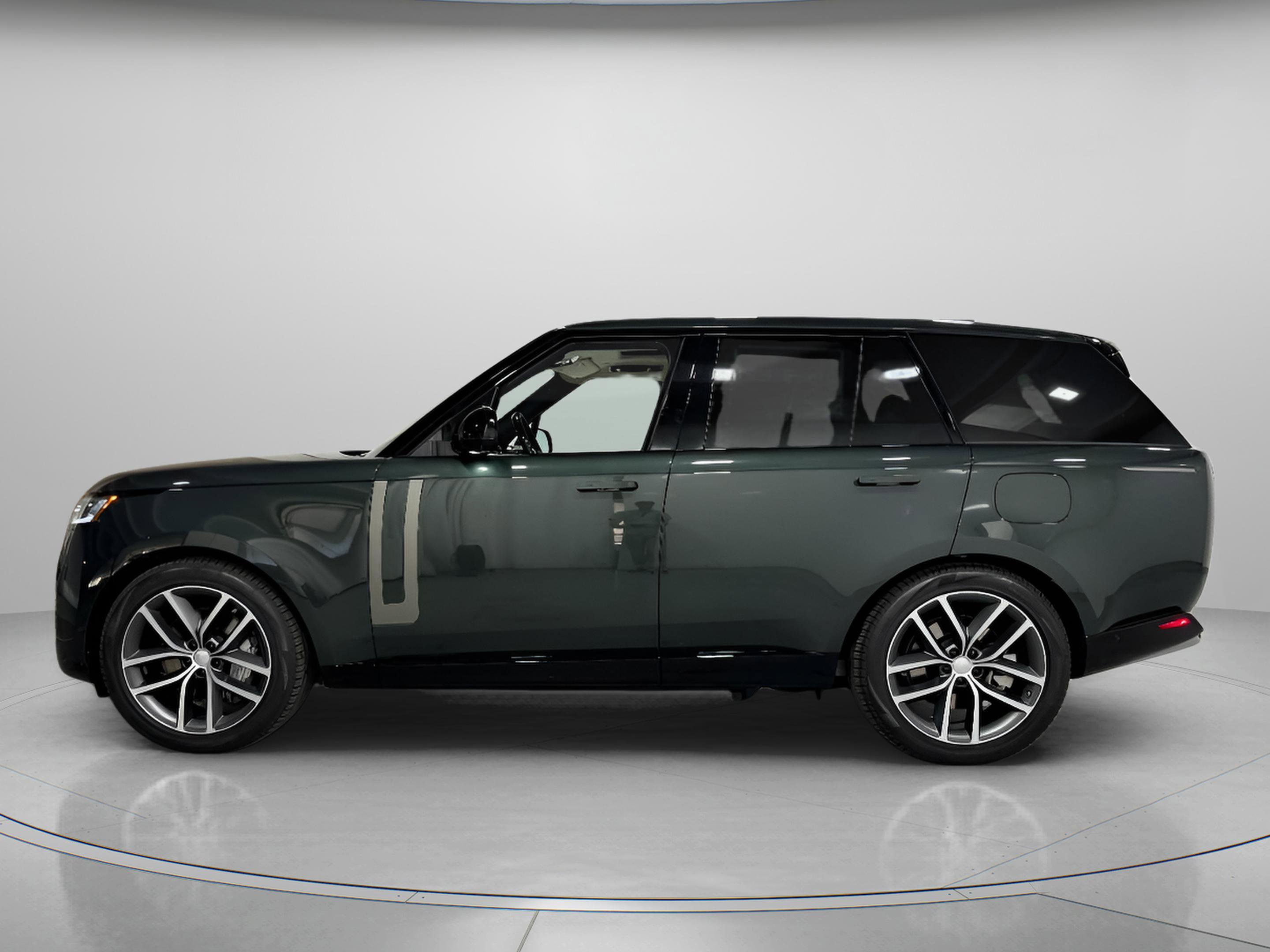 New 2025 Land Rover Range Rover SE image 2