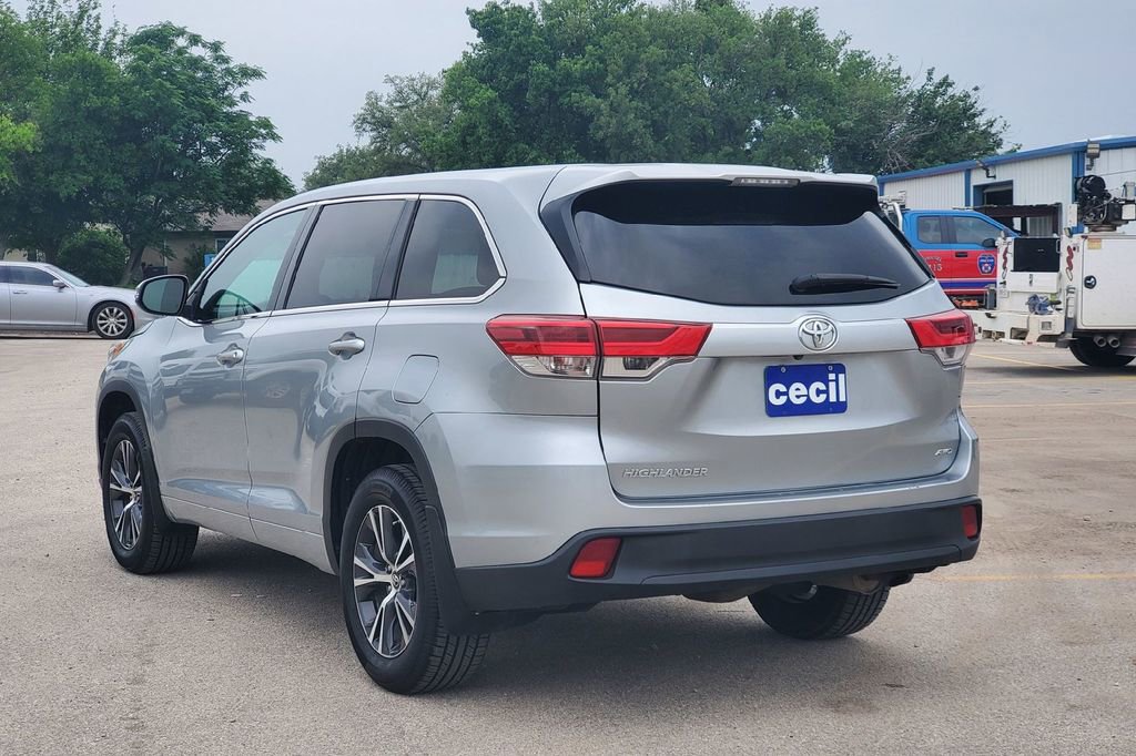 Used 2017 Toyota Highlander LE AWD/4WD image 31