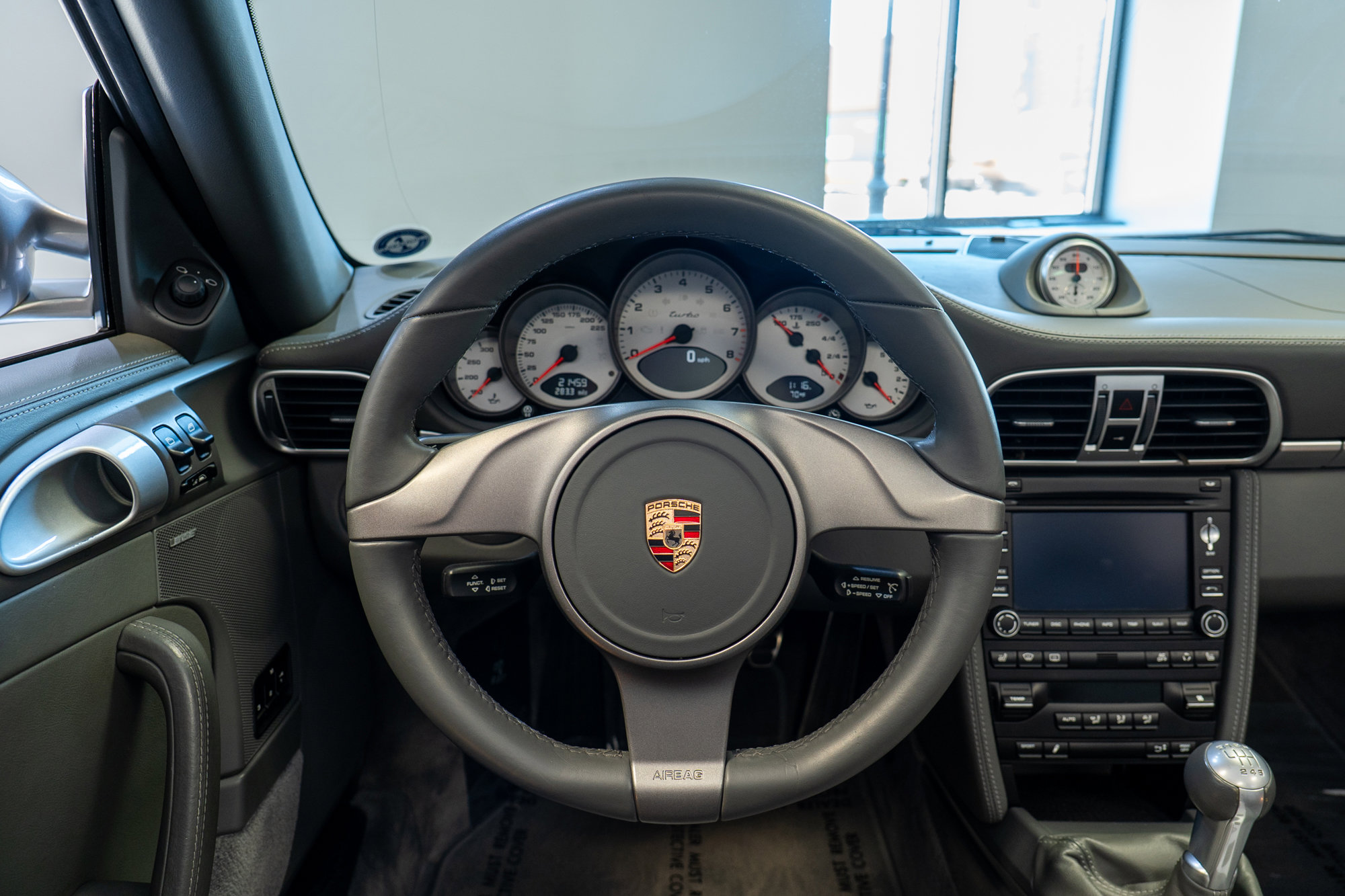 Used 2010 Porsche 911 Turbo image 10