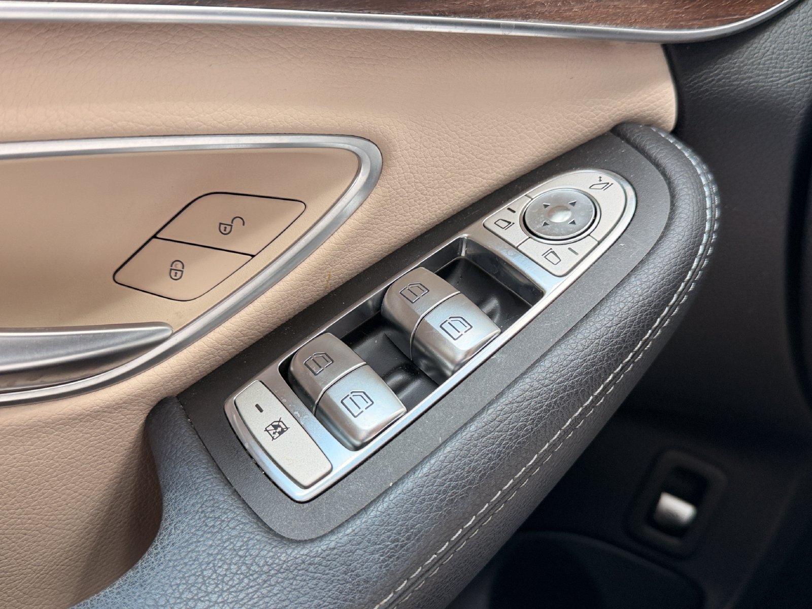 Certified 2020 Mercedes-Benz C 300 4MATIC Sedan image 21