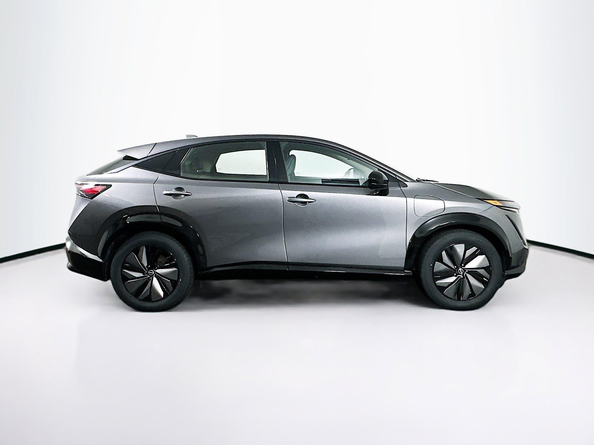 Used 2024 Nissan Ariya AWD image 10
