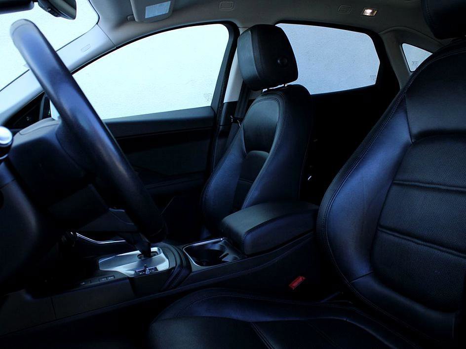 Used 2019 Jaguar E-PACE S image 10