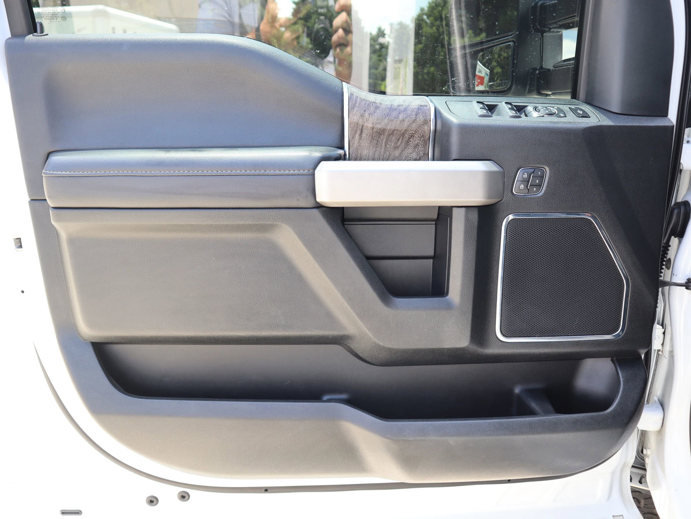 Used 2019 Ford F250 Lariat w/ Chrome Package image 26