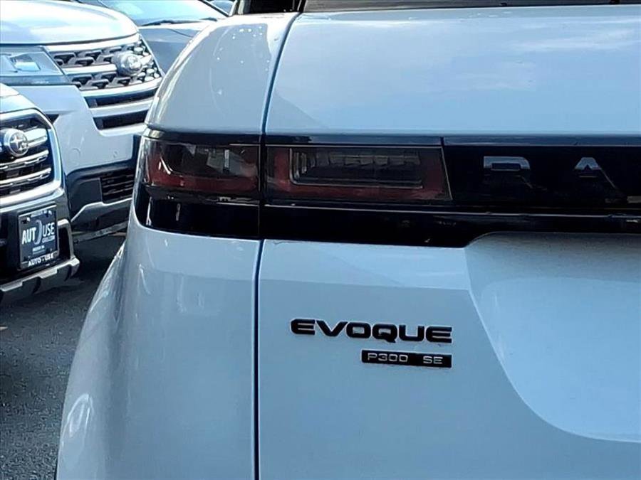 Used 2020 Land Rover Range Rover Evoque R-Dynamic SE image 11