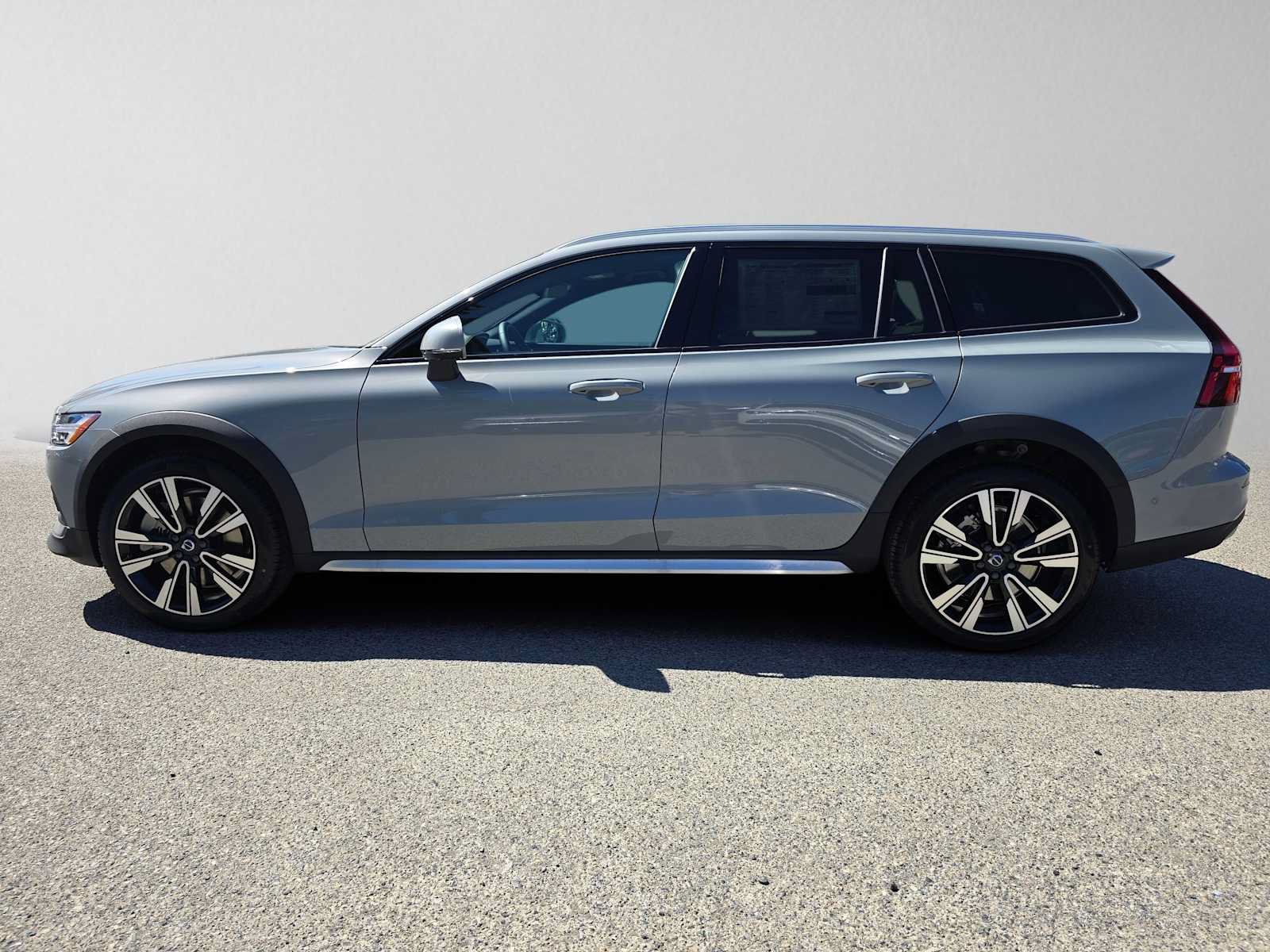 New 2026 Volvo V60 B5 Cross Country Ultra w/ Climate Package AWD/4WD image 6