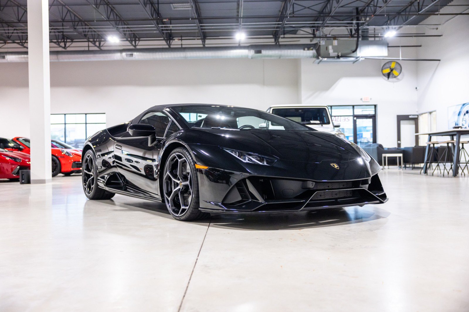 Used 2023 Lamborghini Huracan EVO AWD/4WD image 3