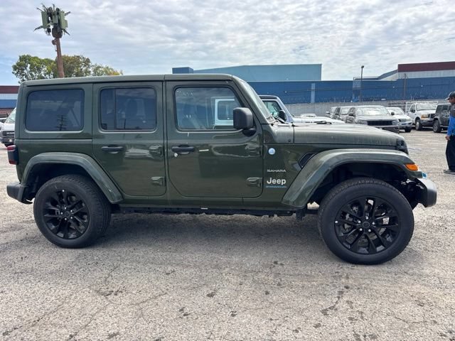 Used 2024 Jeep Wrangler Unlimited Sahara AWD/4WD image 4