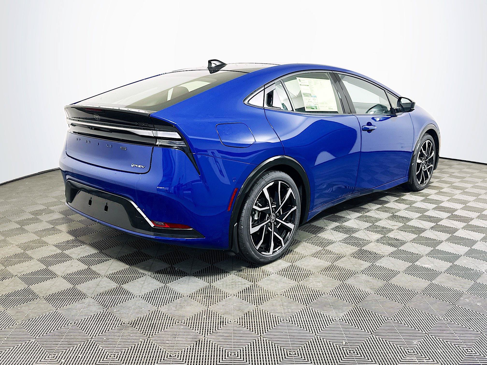 New 2026 Toyota Prius Plug-In Hybrid FWD image 7