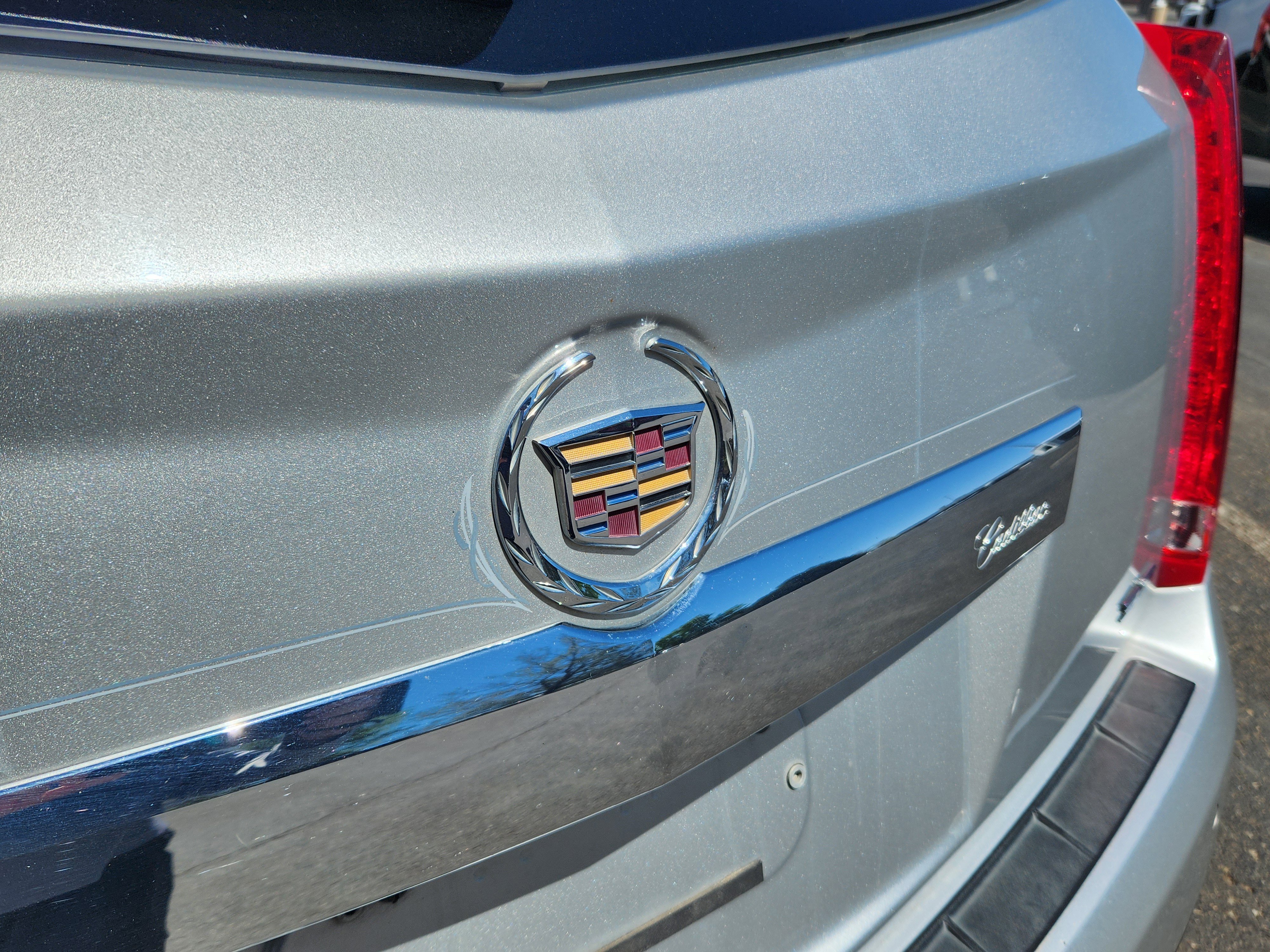 Used 2015 Cadillac SRX Luxury w/ Driver Awareness Package AWD/4WD image 17