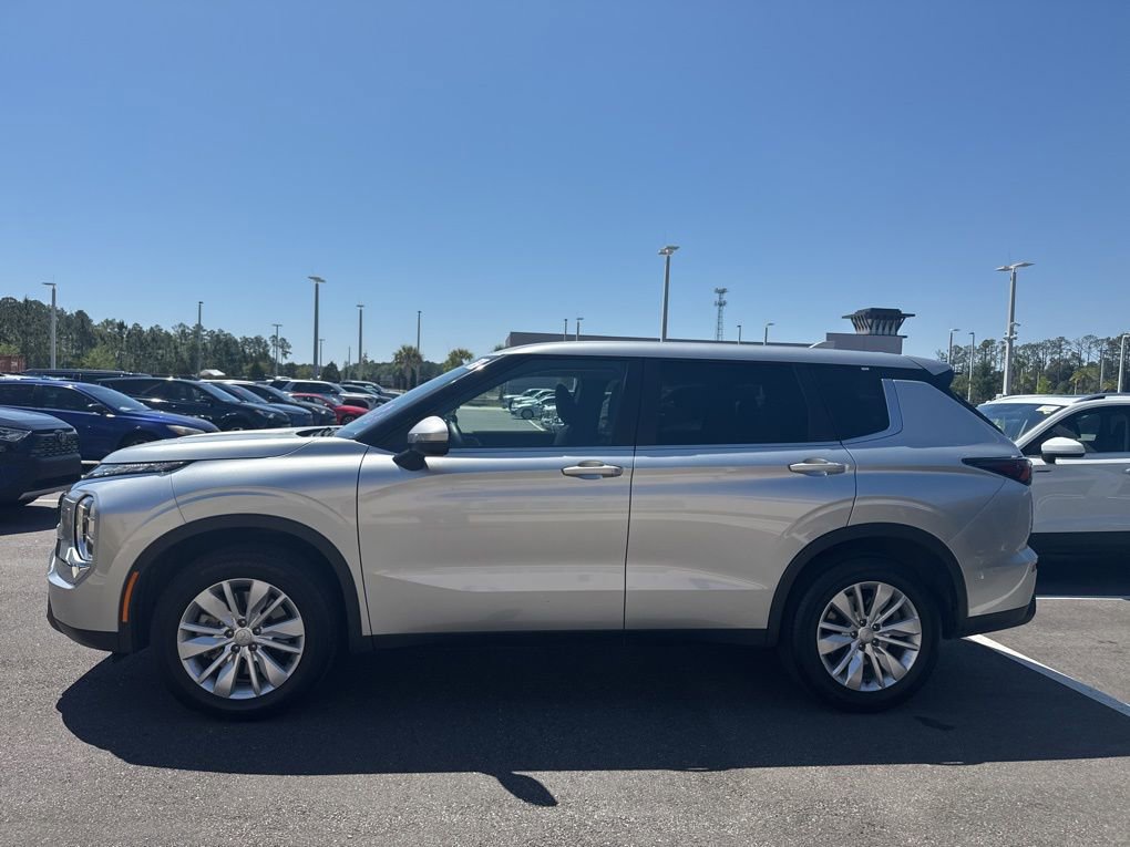 Used 2025 Mitsubishi Outlander ES image 4