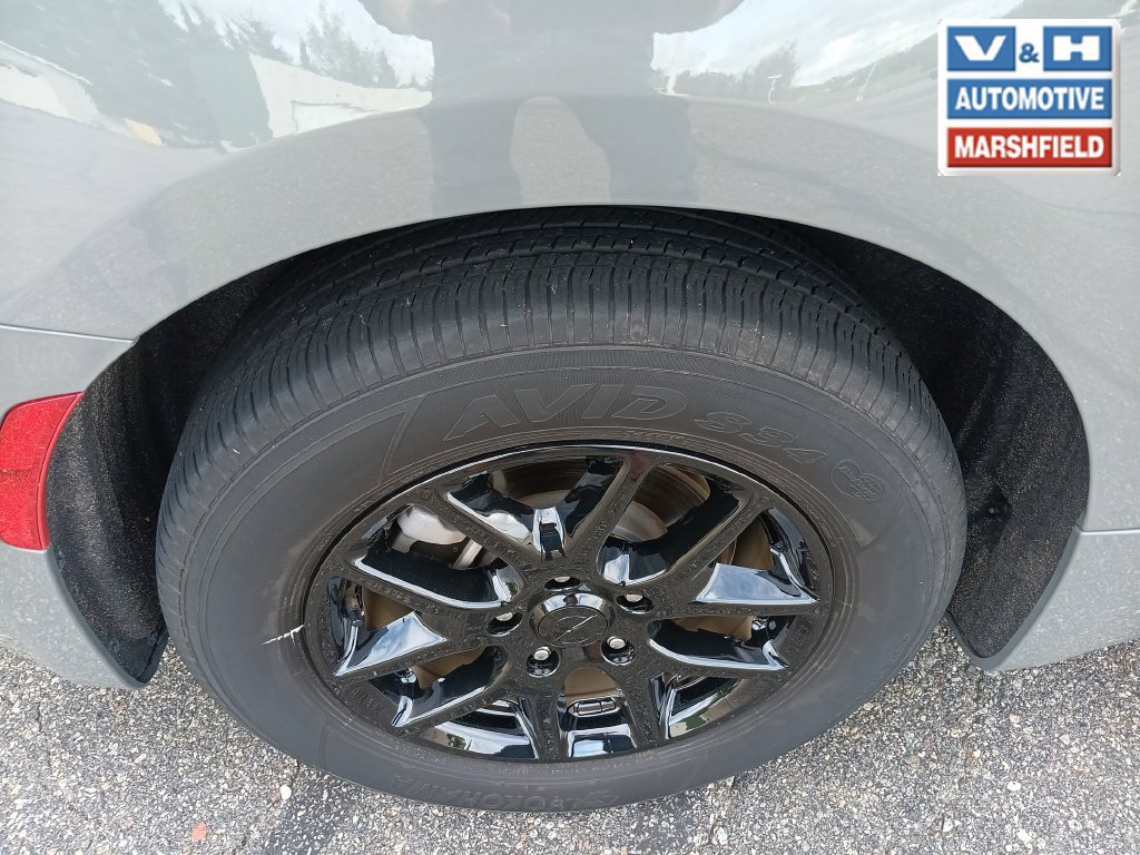 Used 2025 Chrysler Pacifica Select FWD image 32