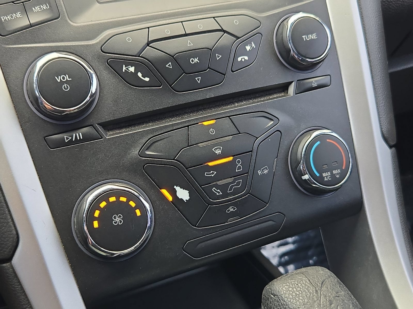 Used 2015 Ford Fusion SE FWD image 17