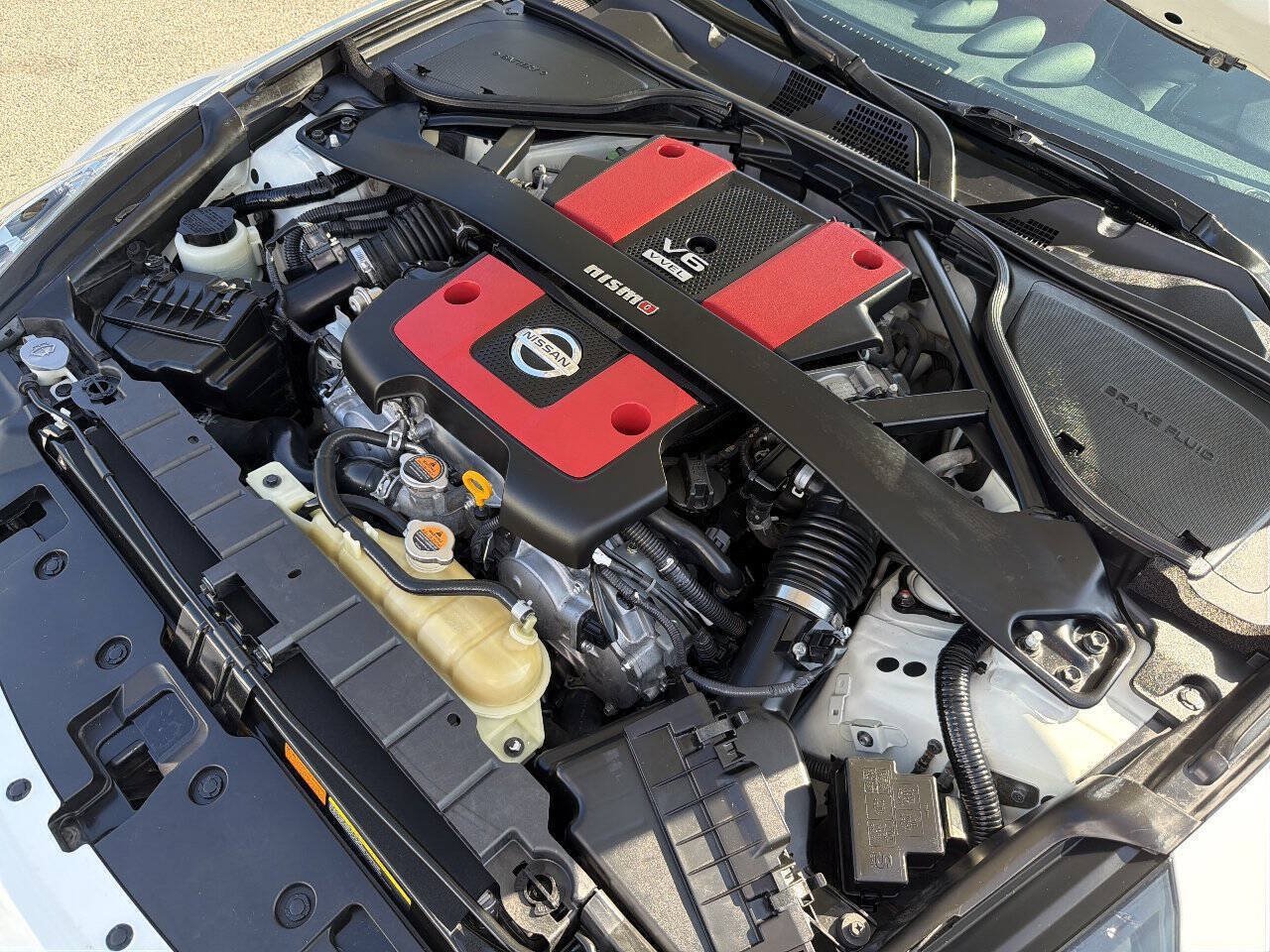 Used 2017 Nissan 370Z NISMO RWD image 16