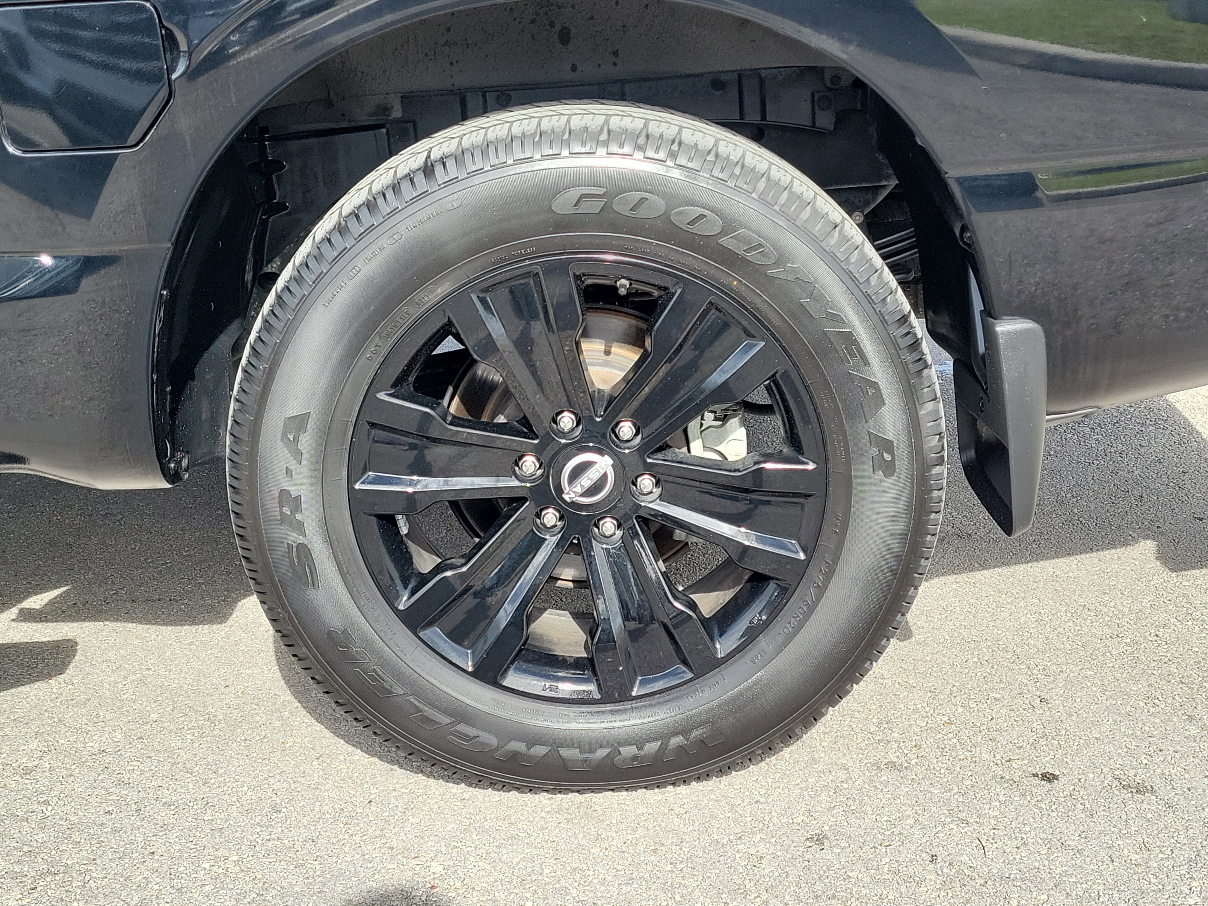 Used 2023 Nissan Titan SV w/ SV Convenience Package image 27