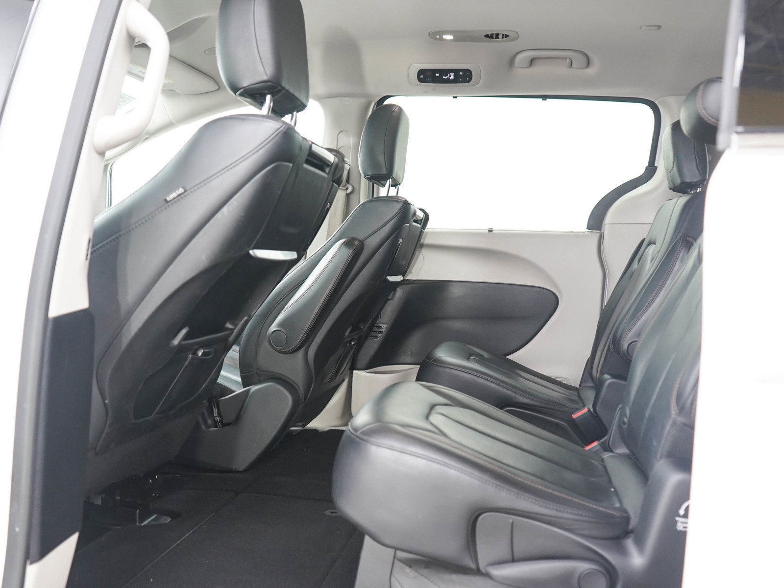 Used 2020 Chrysler Pacifica Touring-L Plus FWD image 21