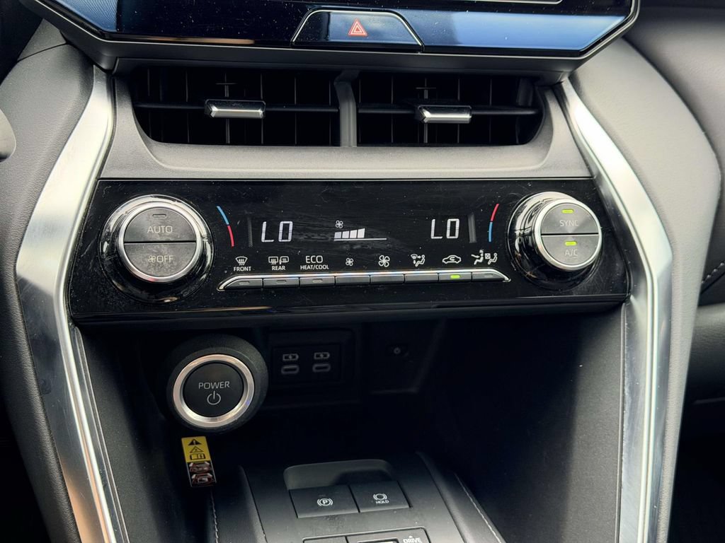 Certified 2024 Toyota Venza LE AWD/4WD image 5