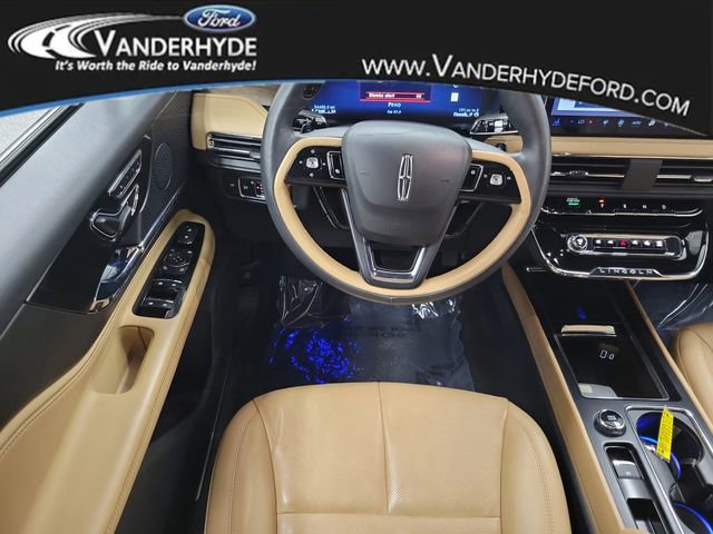 Used 2023 Lincoln Corsair Reserve w/ Equipment Group 201A image 12