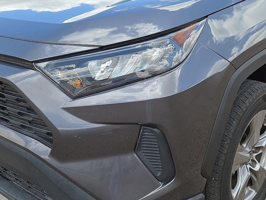 Used 2022 Toyota RAV4 LE AWD/4WD image 9